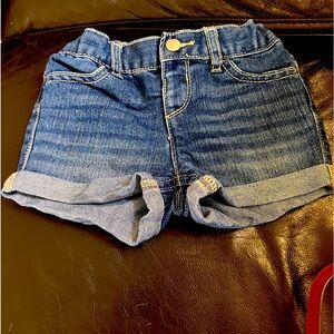The Children’s place 2 toddler girls jean shorts.